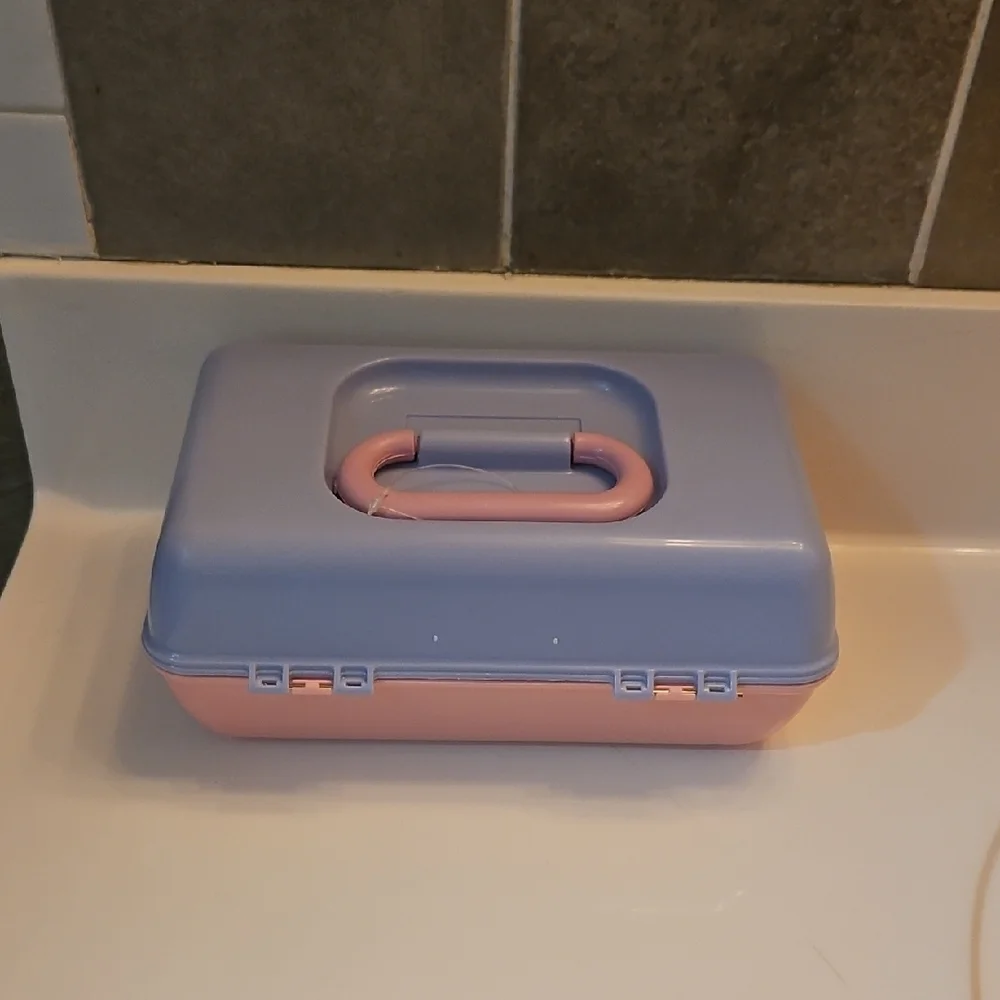 Caboodles Stay Retro Adodable Organzier With Moveable Trays Inside